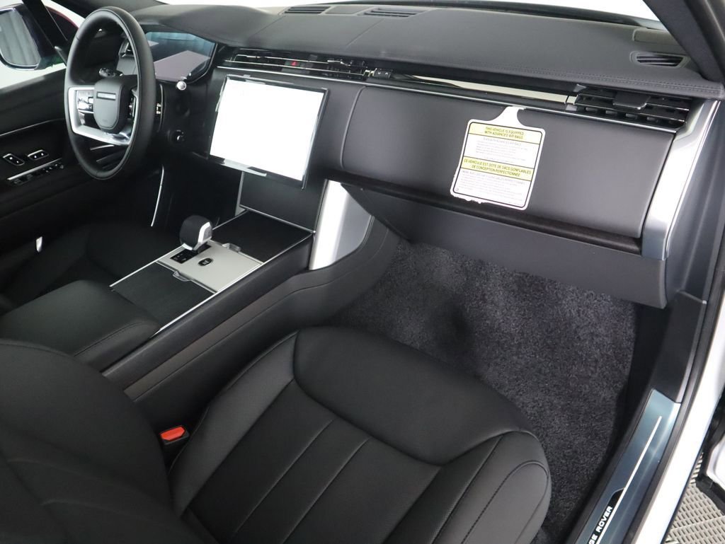 New 2026 Land Rover Range Rover SE image 18
