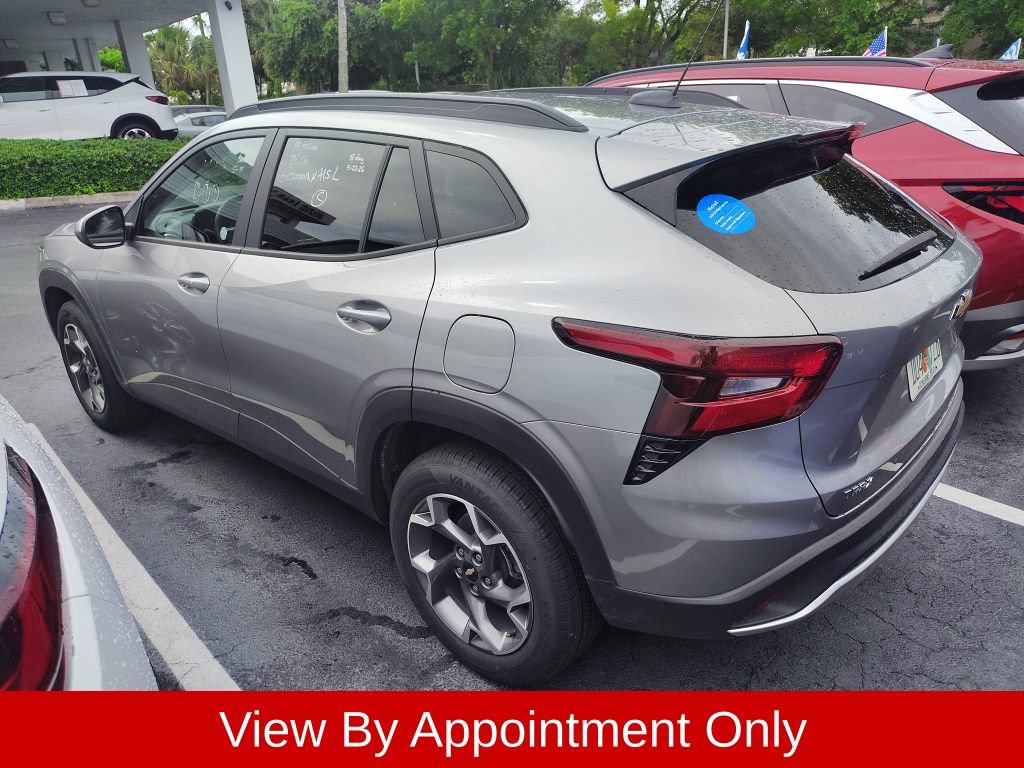 Used 2025 Chevrolet Trax LT w/ LT Convenience Package FWD image 6