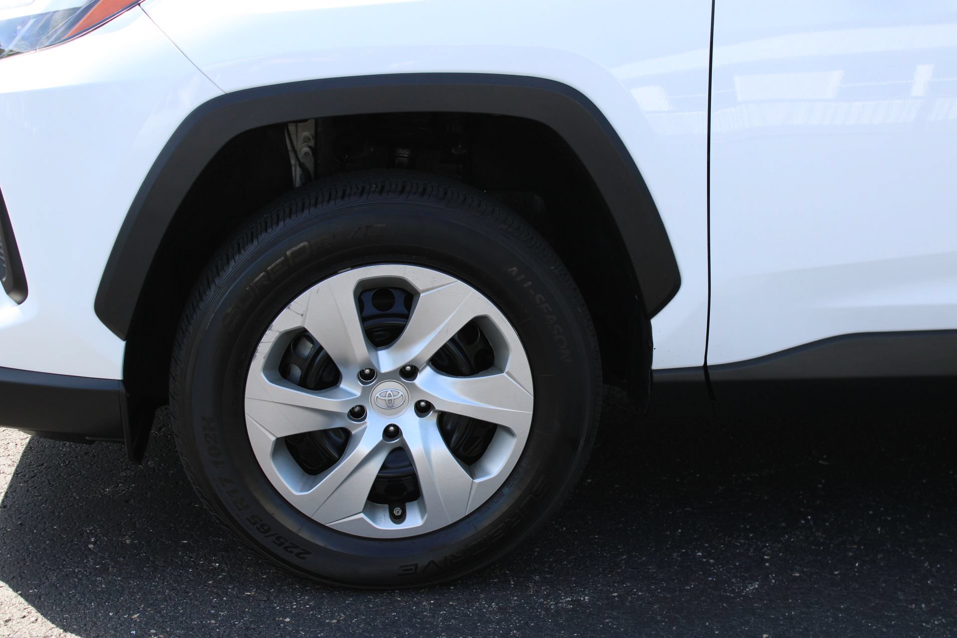 Used 2023 Toyota RAV4 LE FWD image 8