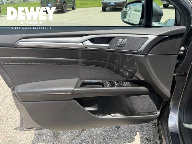 Used 2013 Ford Fusion Titanium FWD image 10