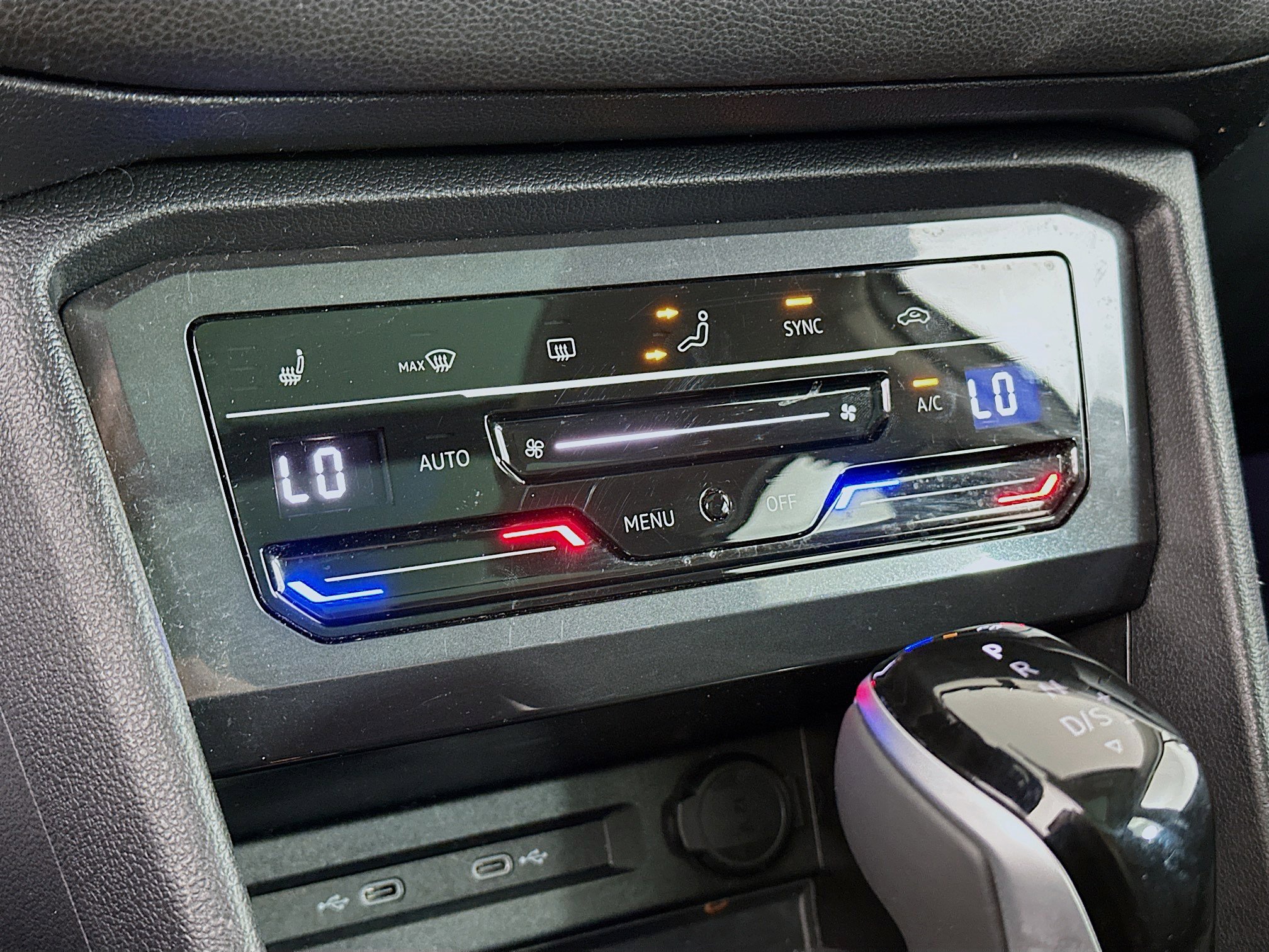 Used 2022 Volkswagen Tiguan SE image 23