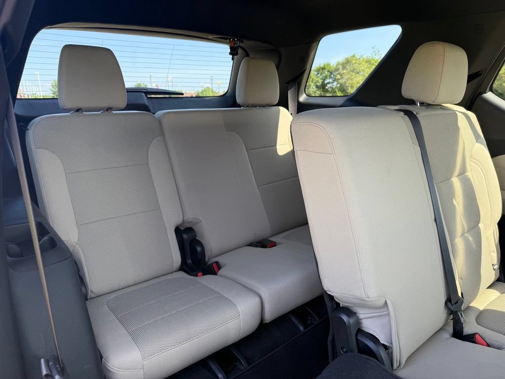 Used 2023 Chevrolet Traverse LS AWD/4WD image 17
