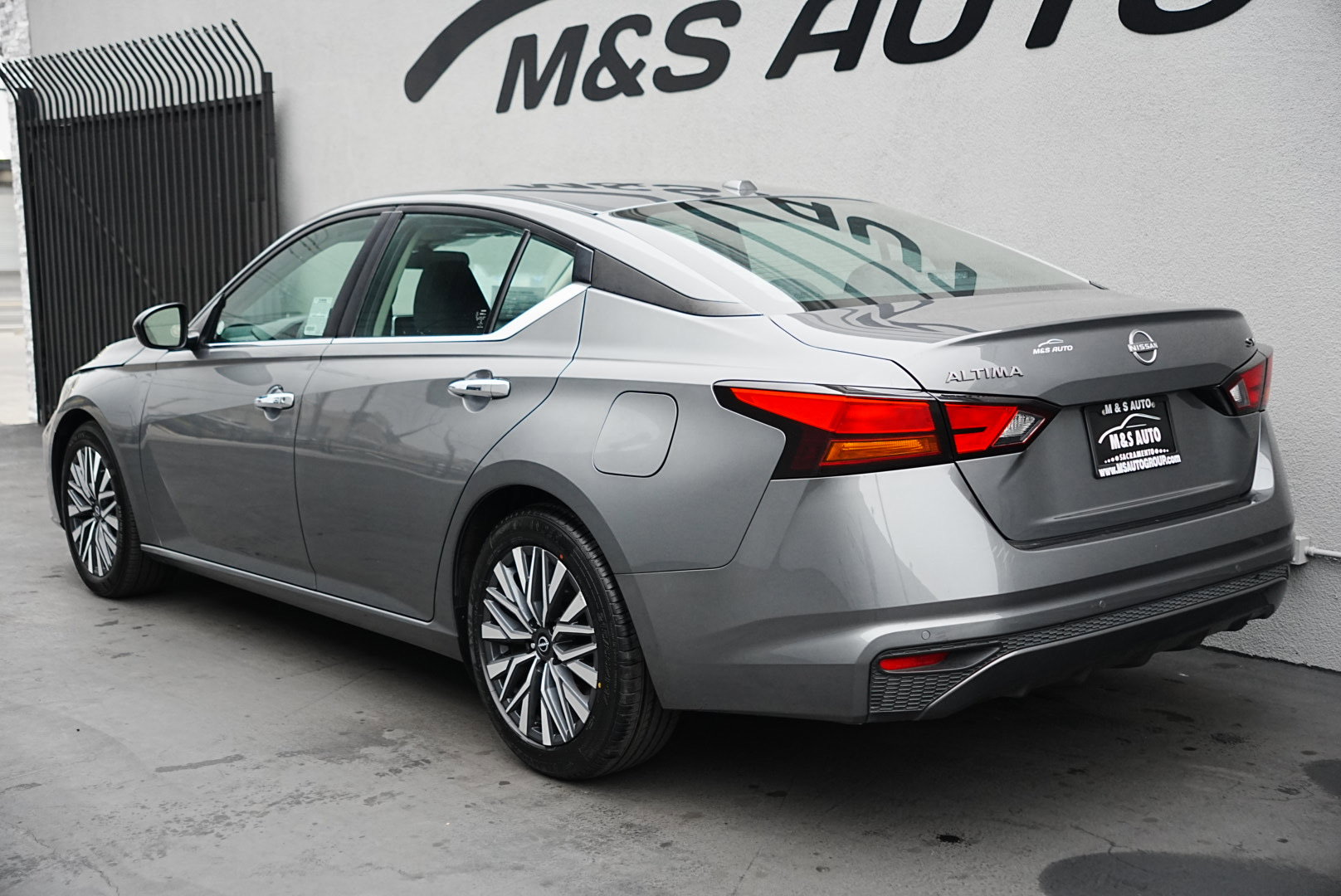 Used 2024 Nissan Altima 2.5 SV image 6