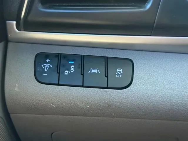 Used 2020 Hyundai Elantra Value Edition FWD image 18