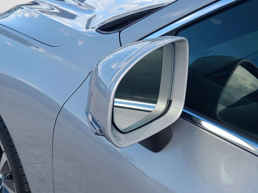 Used 2022 Volvo XC60 B5 Momentum w/ Advanced Package FWD image 25