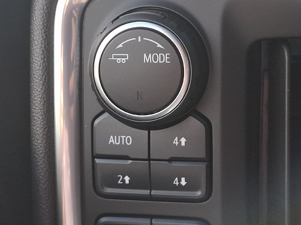 Used 2021 Chevrolet Silverado 1500 High Country w/ Technology Package AWD/4WD image 24