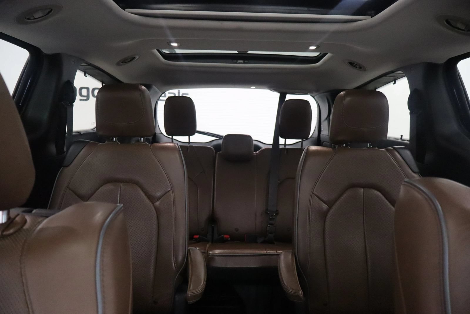 Used 2019 Chrysler Pacifica Limited w/ Tire & Wheel Group FWD image 29