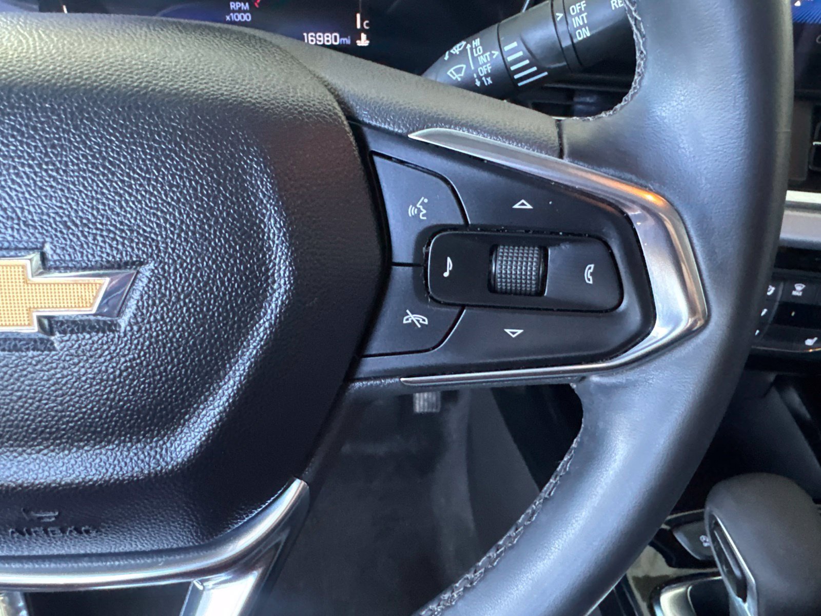 Used 2025 Chevrolet Trax LT w/ Driver Confidence Package FWD image 23
