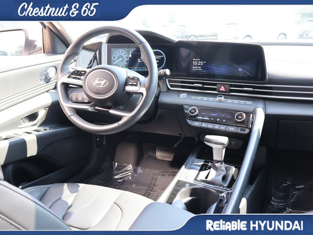 Used 2025 Hyundai Elantra Limited FWD image 14