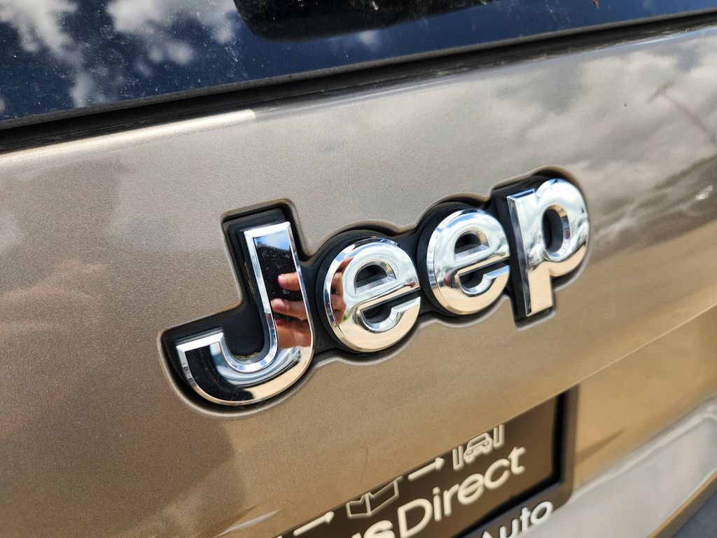 Used 2019 Jeep Cherokee Latitude w/ Popular Appearance Group FWD image 11