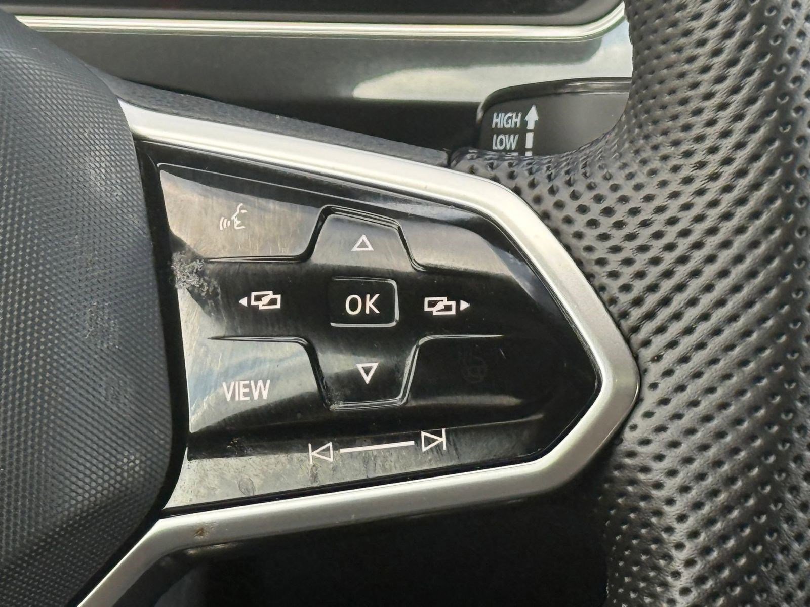 Certified 2022 Volkswagen Tiguan SE R-Line image 24