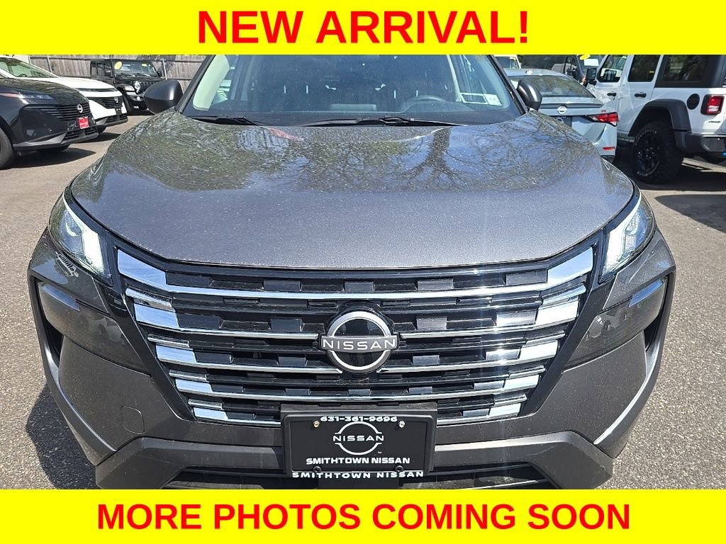 Used 2025 Nissan Rogue S AWD/4WD image 2
