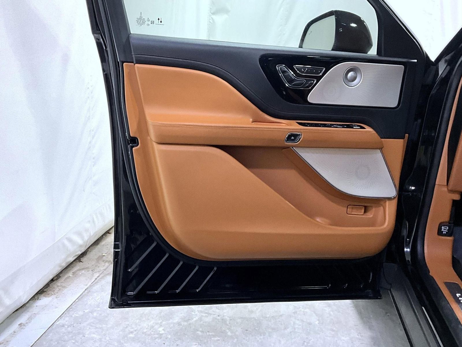 Certified 2023 Lincoln Aviator Black Label w/ Jet Package image 9