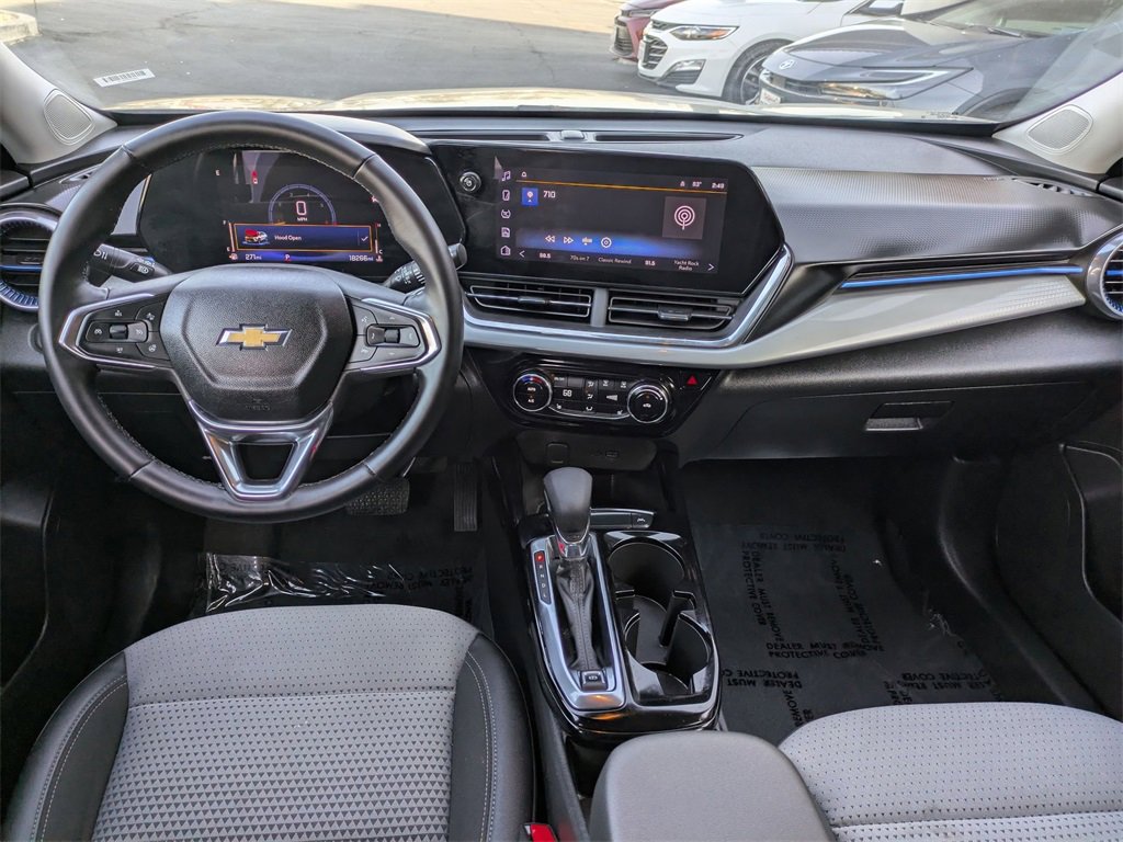 Used 2025 Chevrolet Trax LT w/ LT Convenience Package image 25