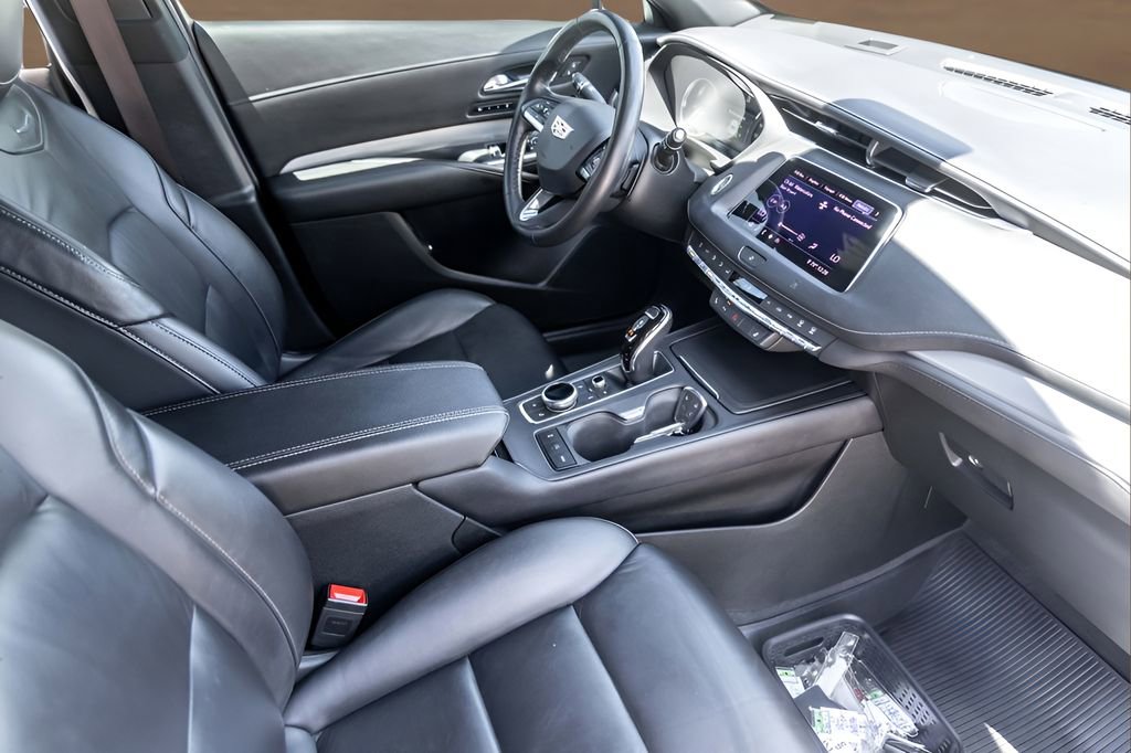 Used 2020 Cadillac XT4 Premium Luxury w/ Cold Weather Package FWD image 29