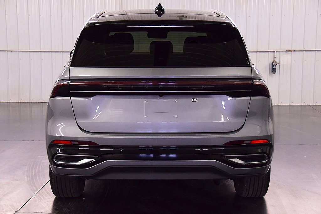 Used 2024 Lincoln Nautilus Reserve image 6