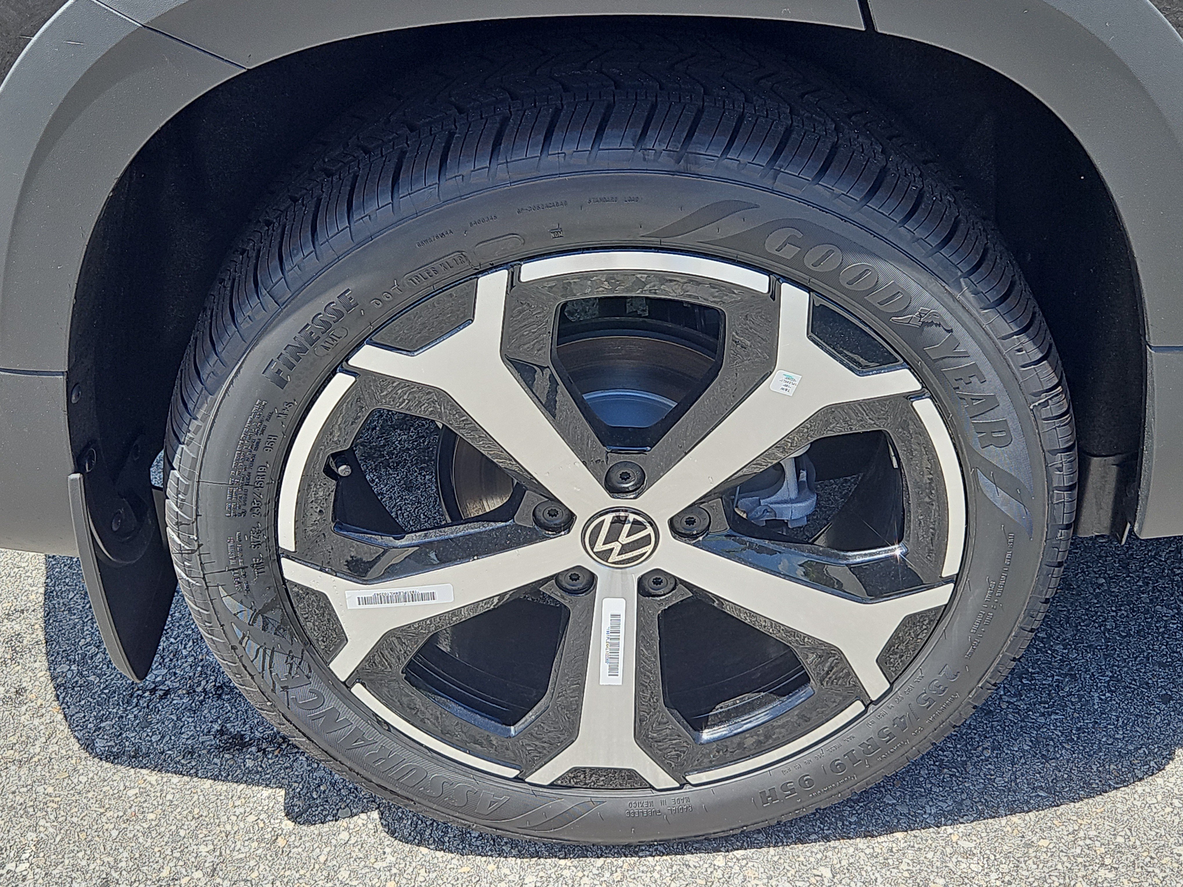New 2026 Volkswagen Taos SEL AWD/4WD image 3