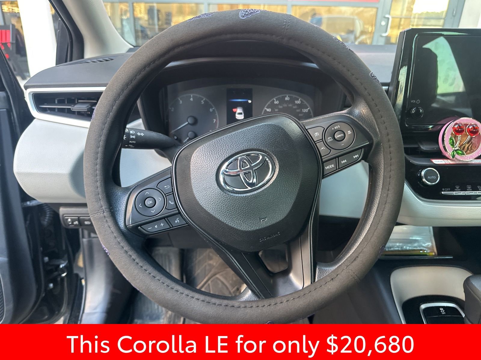 Used 2025 Toyota Corolla LE image 18