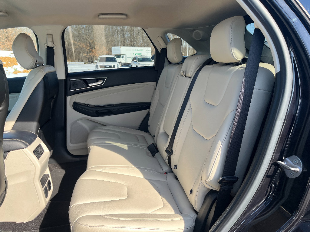Used 2019 Ford Edge Titanium image 18