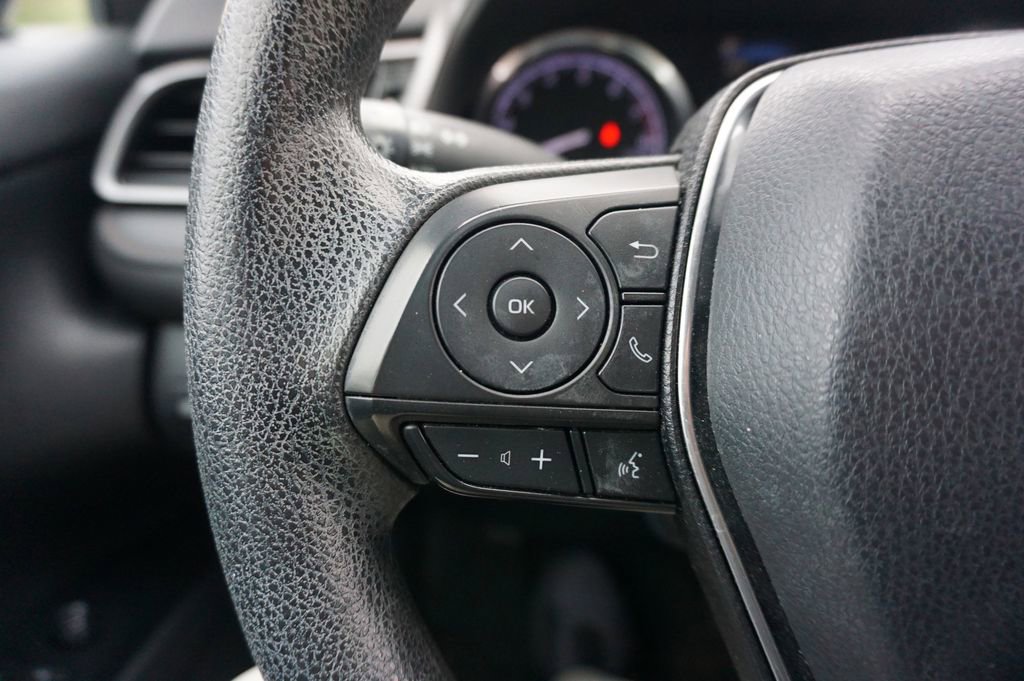 Used 2020 Toyota Camry LE image 8