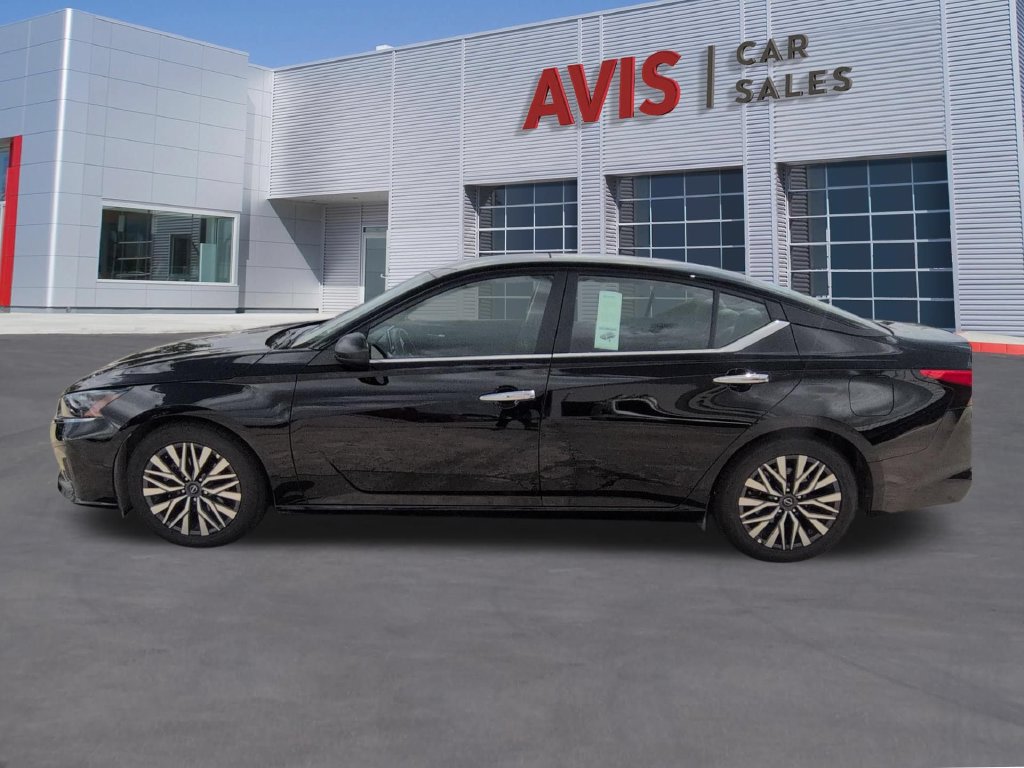 Used 2025 Nissan Altima 2.5 SV FWD image 10