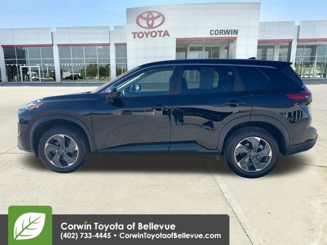 Used 2025 Nissan Rogue SV image 2