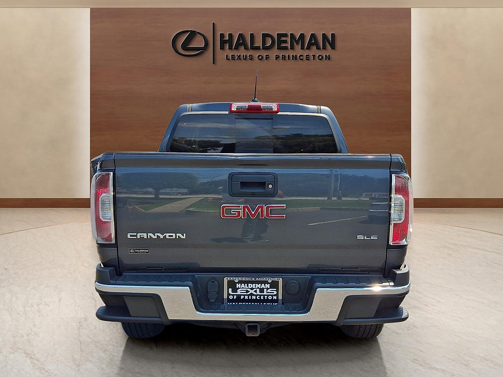 Used 2016 GMC Canyon SLE w/ SLE Convenience Package RWD image 5