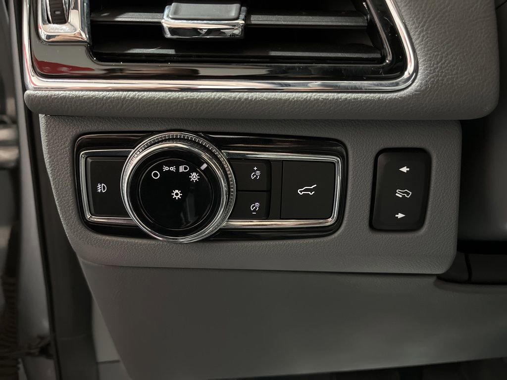 Used 2021 Lincoln Navigator L Reserve w/ Luxury Package AWD/4WD image 19