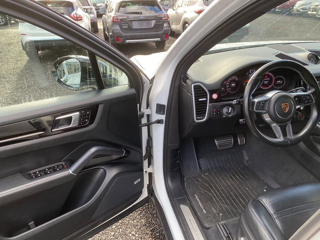 Used 2020 Porsche Cayenne S image 10