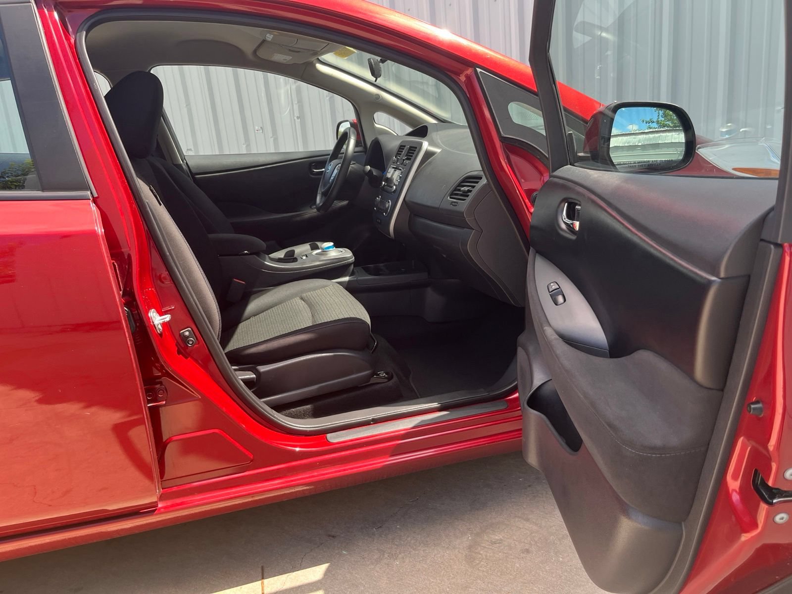 Used 2015 Nissan Leaf S w/ Charge Package FWD image 16