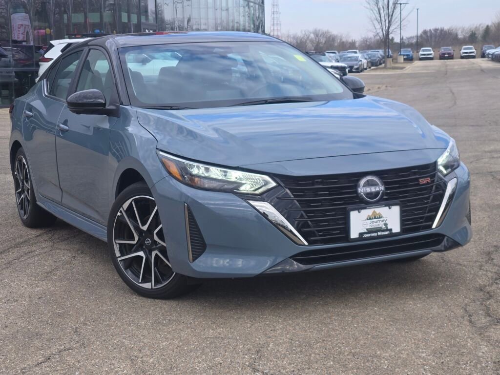 Used 2025 Nissan Sentra SR w/ SR Premium Package image 4