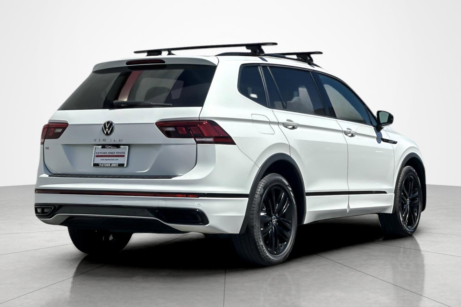 Used 2022 Volkswagen Tiguan SE R-Line image 5
