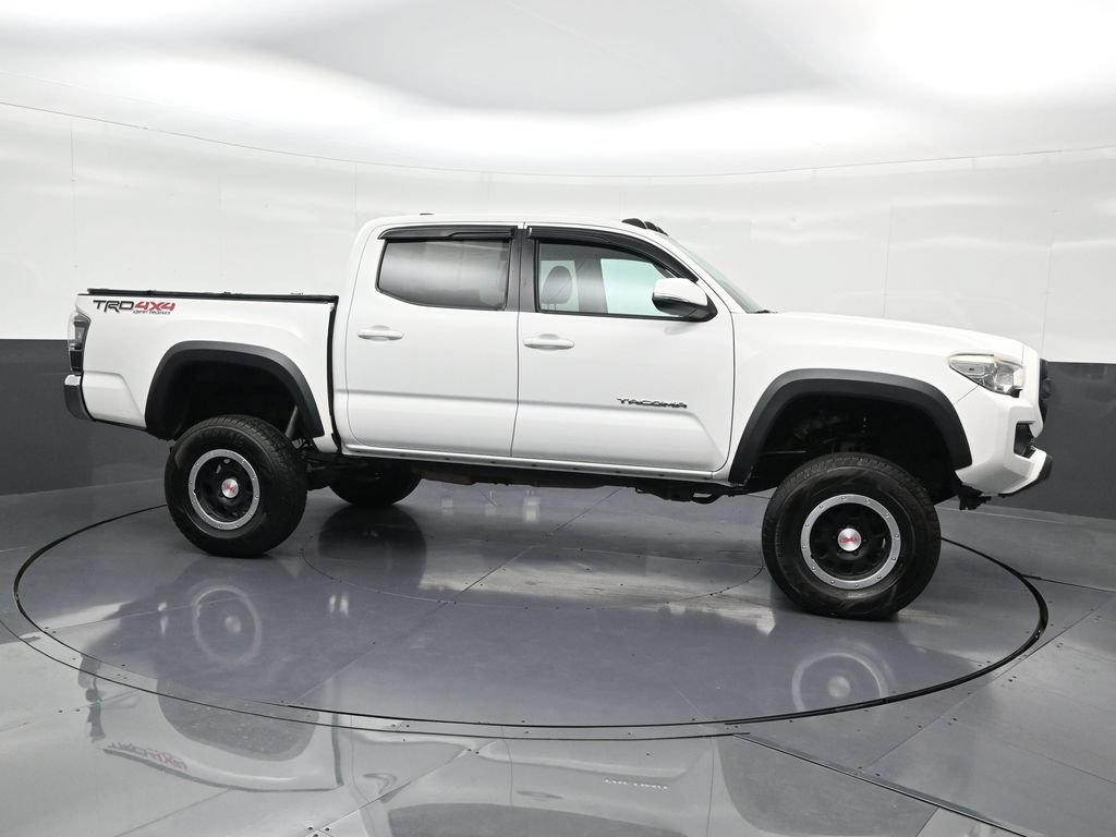 Used 2020 Toyota Tacoma TRD Off-Road AWD/4WD image 6