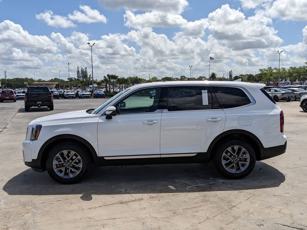 Certified 2025 Kia Telluride LX image 6