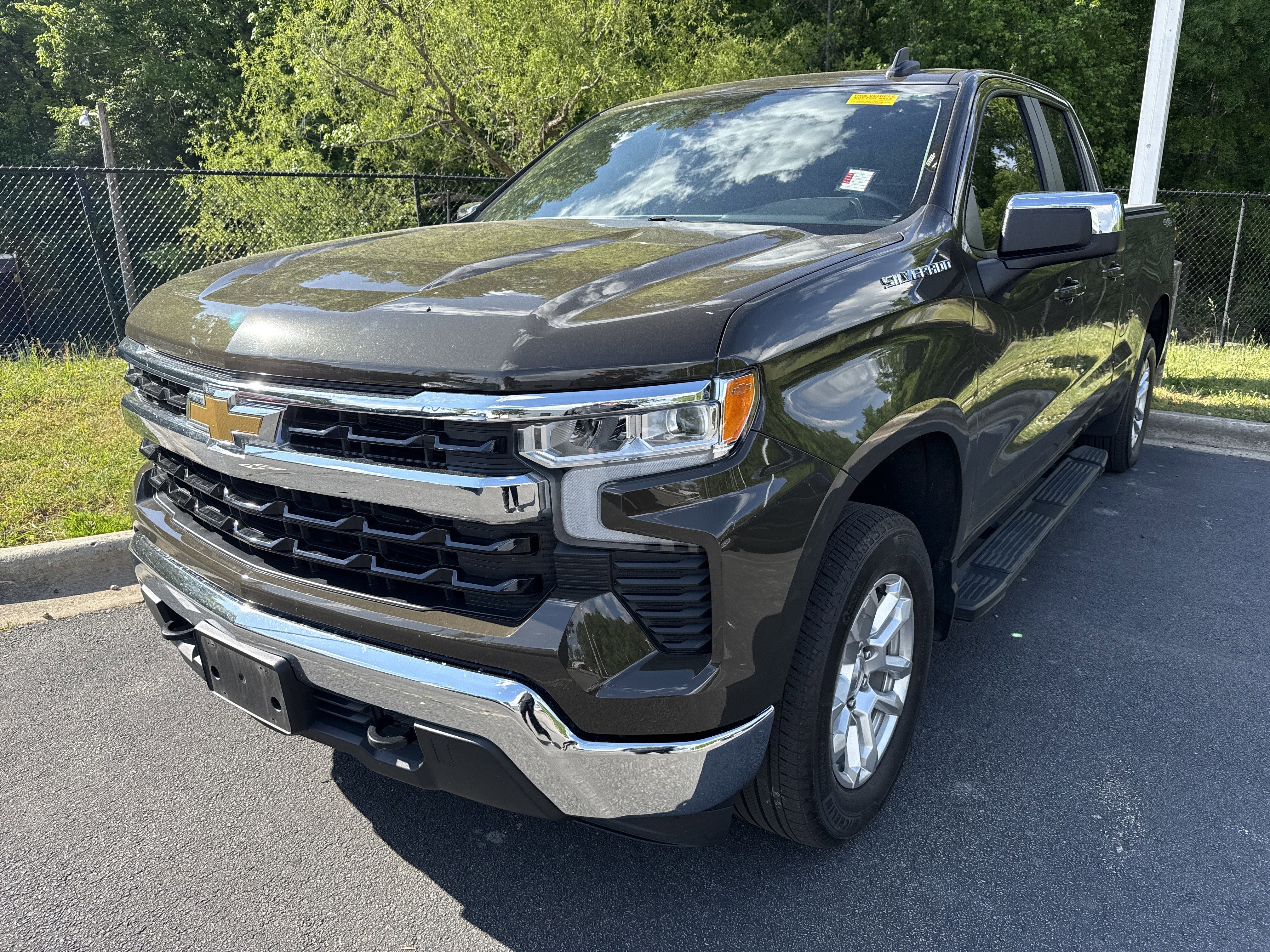 Used 2023 Chevrolet Silverado 1500 LT w/ Convenience Package II AWD/4WD image 38