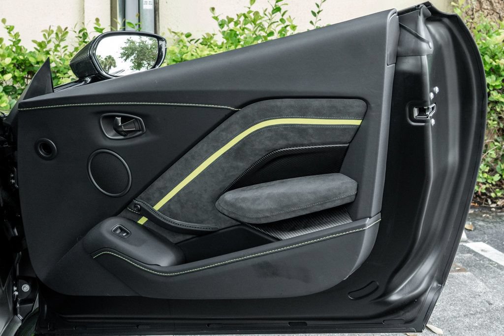 Used 2023 Aston Martin V8 Vantage Coupe RWD image 24