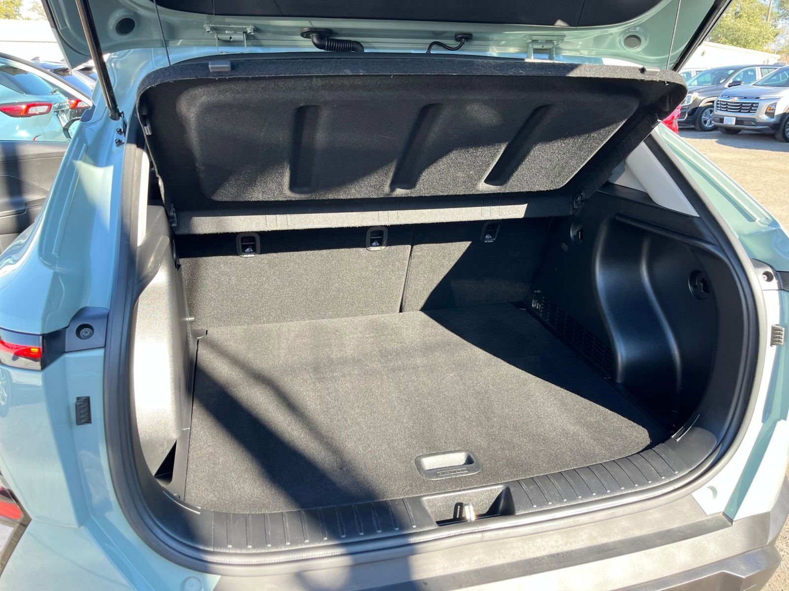 Used 2025 Volkswagen Atlas SE image 31