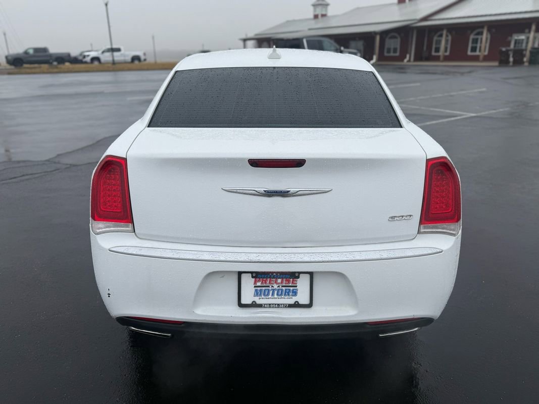 Used 2019 Chrysler 300 Touring w/ Chrome Appearance Package image 6
