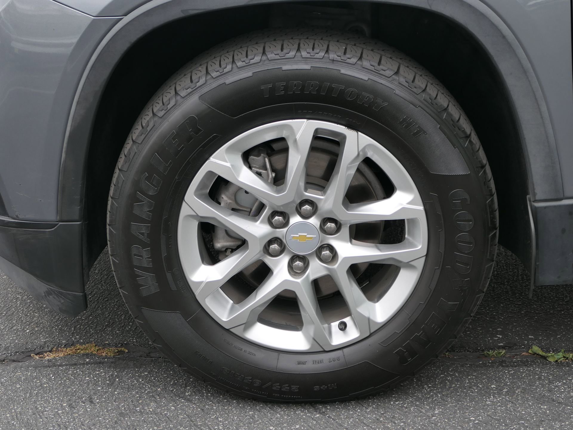 Used 2021 Chevrolet Traverse LS FWD image 10