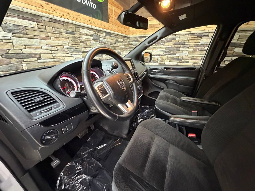 Used 2018 Dodge Grand Caravan SE FWD image 9