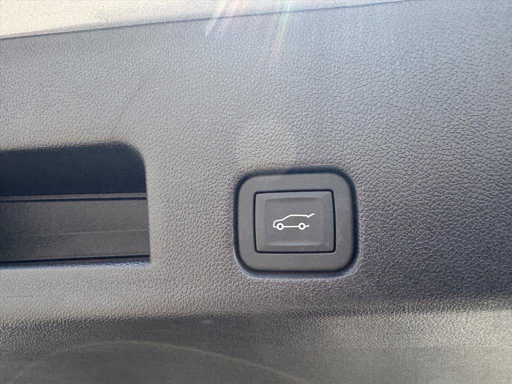 Used 2026 Chevrolet Traverse LT w/ LPO, Floor Liner Package FWD image 11