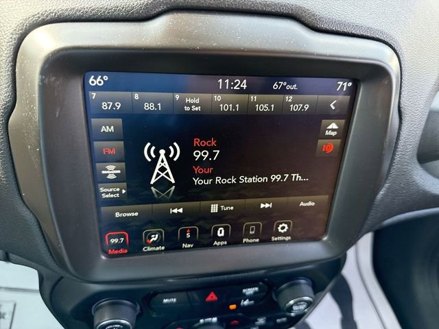 Used 2022 Jeep Renegade Latitude AWD/4WD image 16