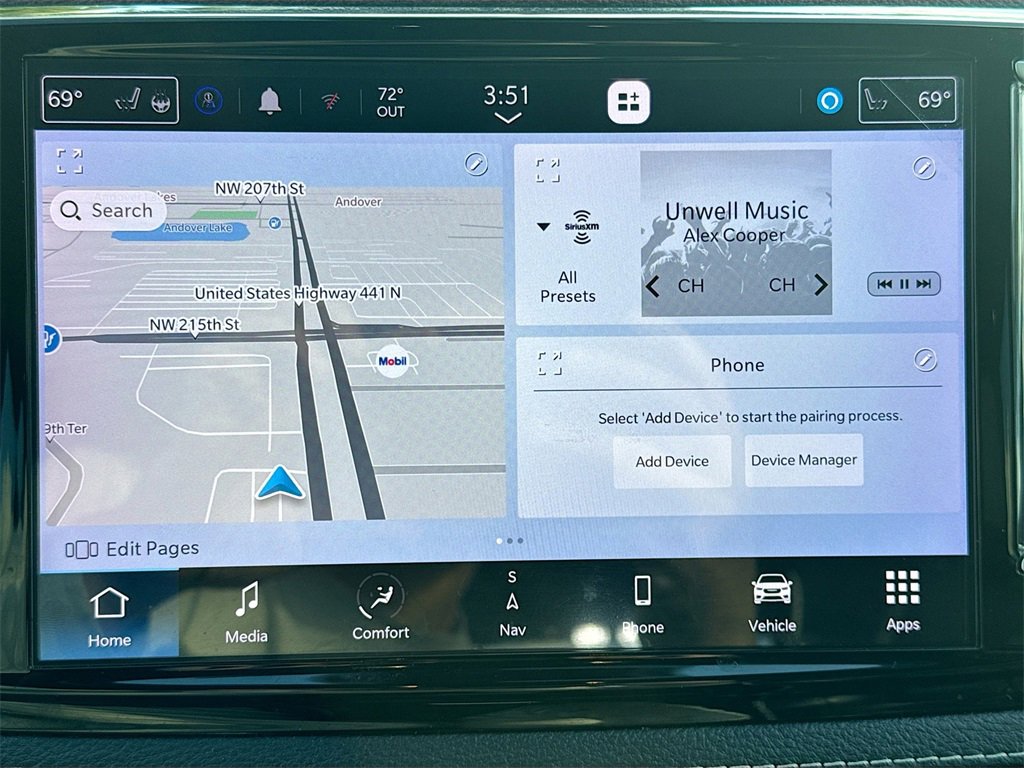 Used 2023 Chrysler Pacifica Limited w/ Uconnect Theater Family Group image 16