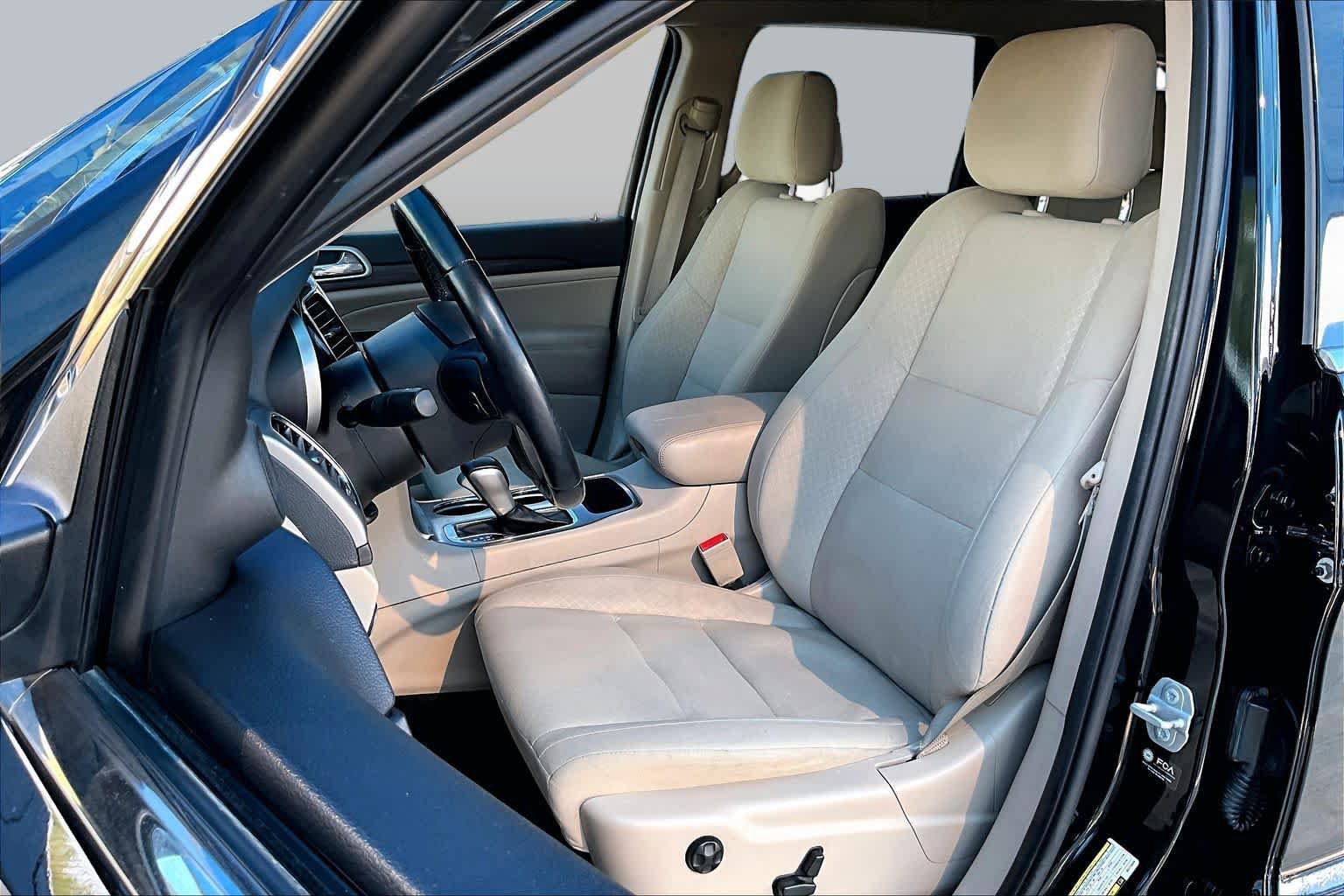 Used 2022 Jeep Grand Cherokee Laredo E w/ Security & Convenience Group AWD/4WD image 8