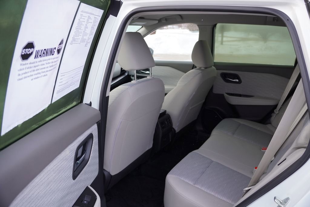 Used 2023 Nissan Rogue SV image 16