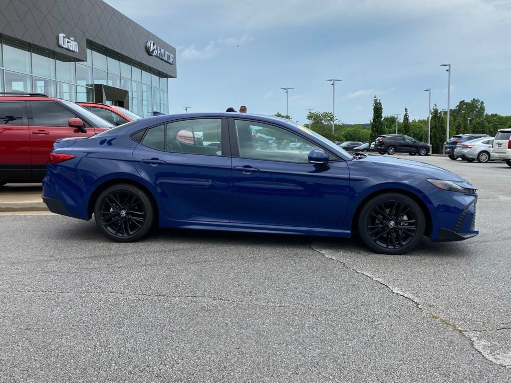 Used 2025 Toyota Camry SE FWD image 9