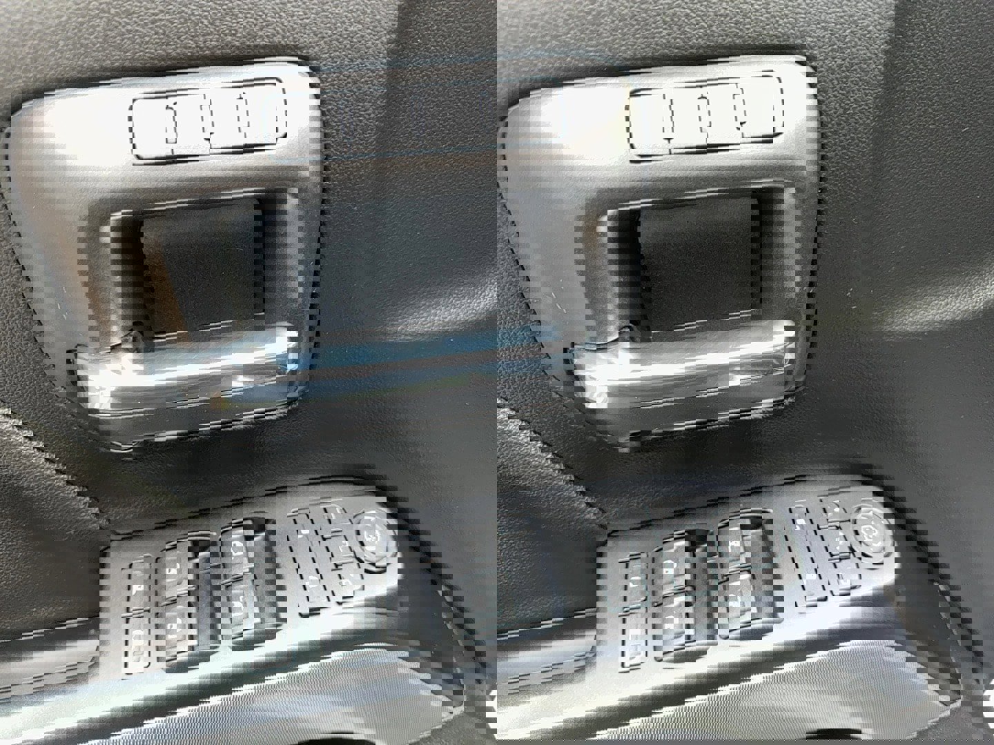 Used 2018 Chevrolet Silverado 2500 LTZ w/ Vortec Plus Package image 18