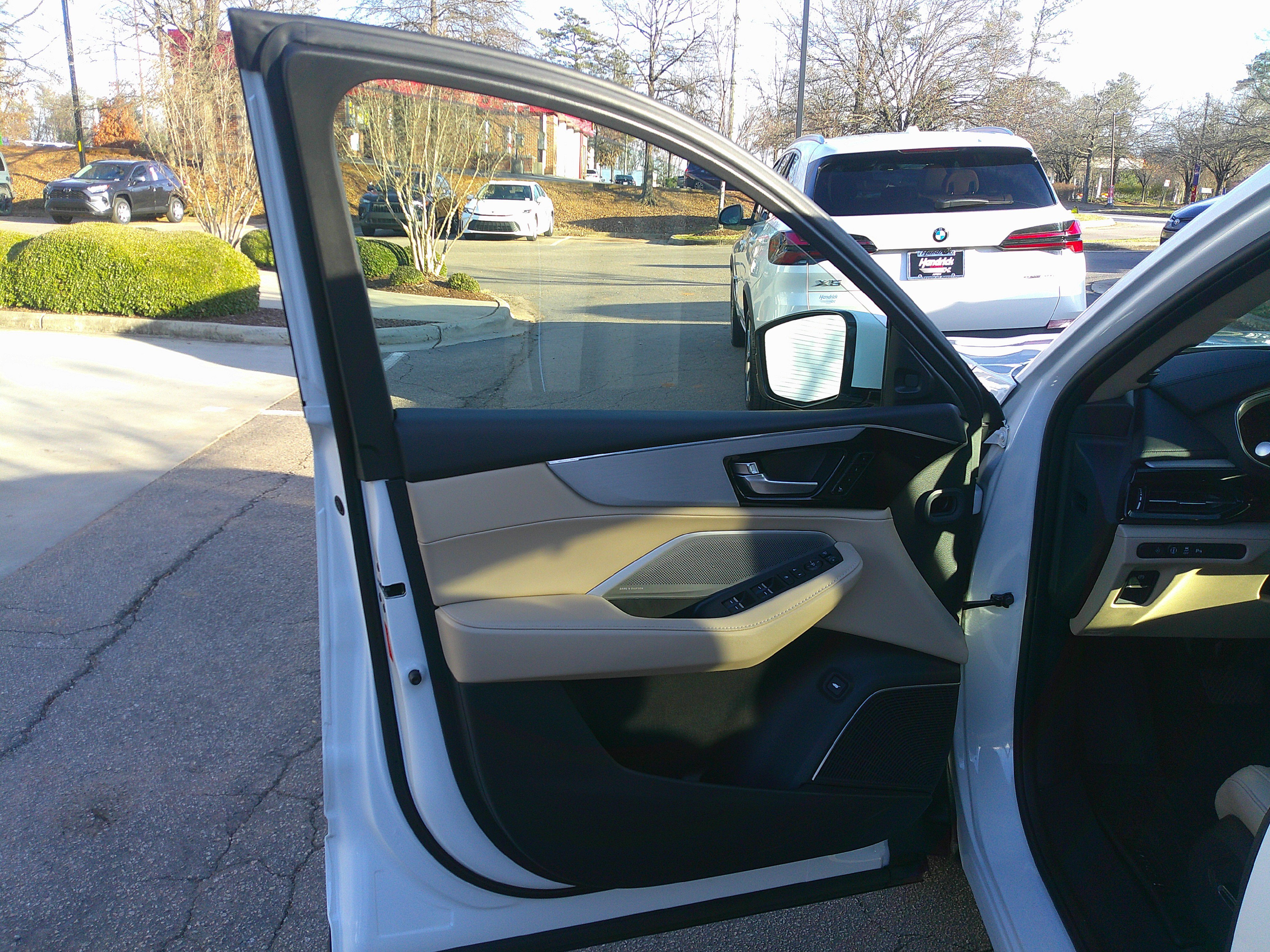 Used 2025 Acura MDX SH-AWD w/ Technology Package image 17