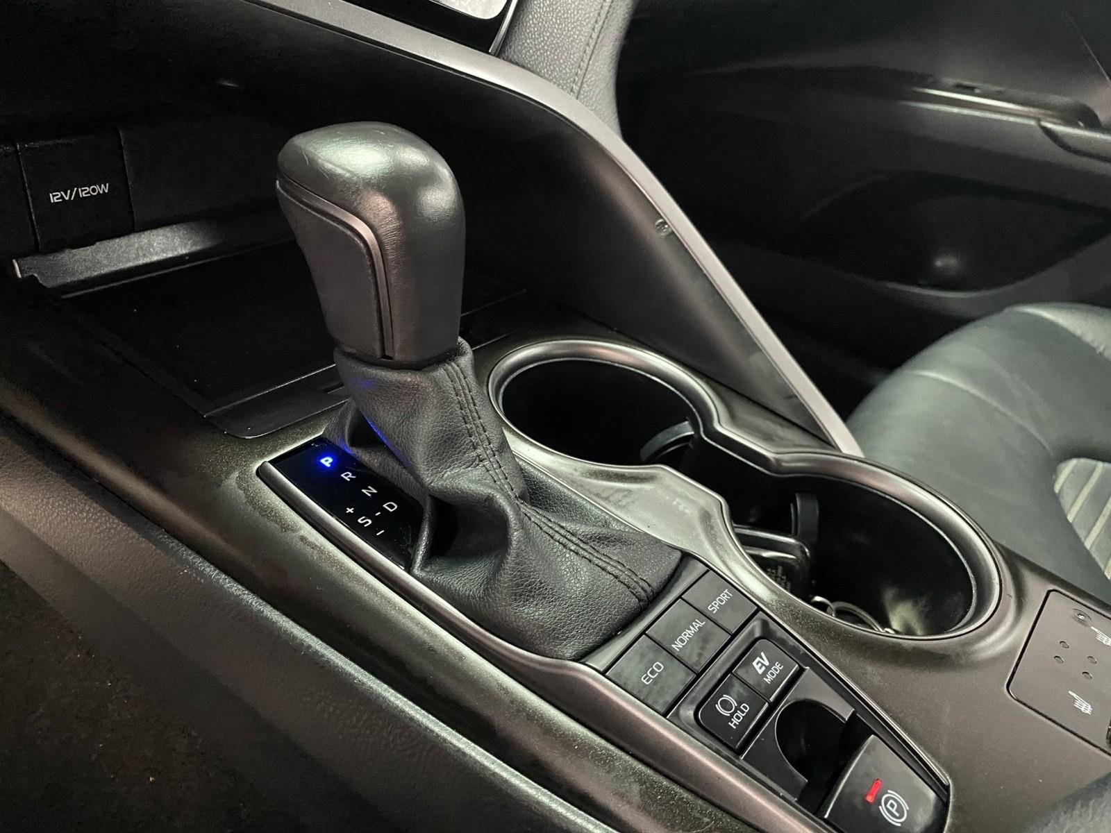 Used 2024 Toyota Camry SE w/ Cold Weather Package FWD image 19