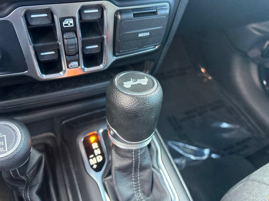 Used 2025 Jeep Wrangler Unlimited Sahara AWD/4WD image 13